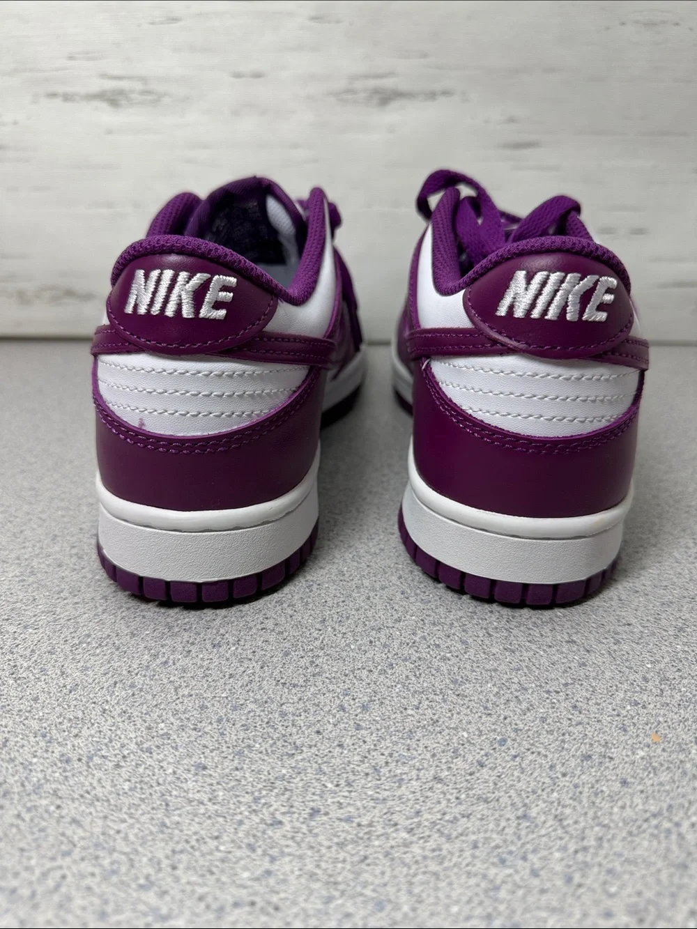 Nike Kids Low-Top Sneakers in Purple and White